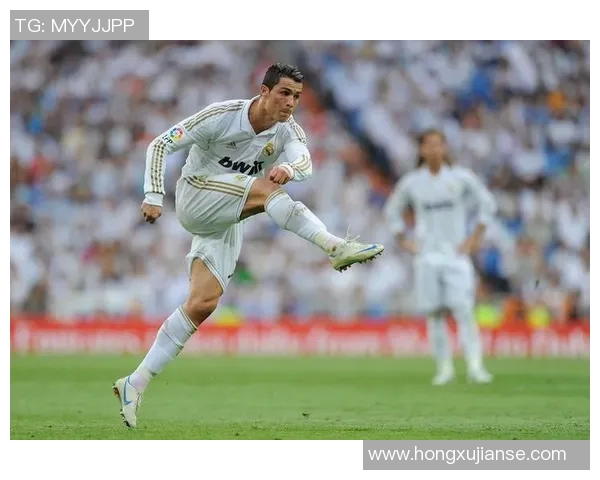 全球足球传奇球星全解析：从梅西到C罗的辉煌历程与成就